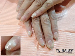 結晶のアートは小指へ移動