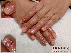 同色のストーンを他の爪にプラスするのもgood