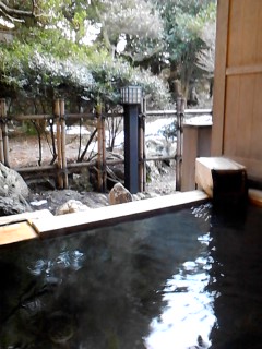 p2011_0215_163546 露天ぶろ付きのお部屋です。檜最高