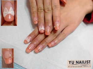 ストーンはパールとゴールド、ピンクの3色