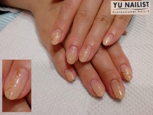 ベースはクーポンで人気だったラメ入りベージュ