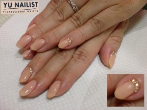 ゴールドのストーンがおしゃれ